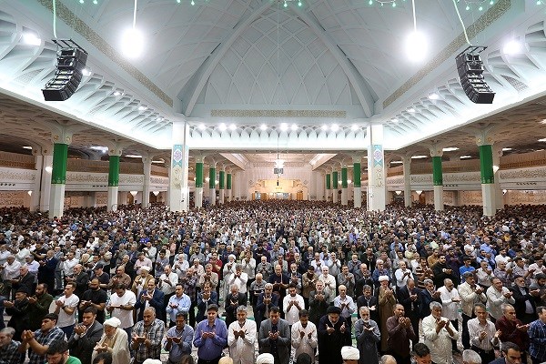 نماز عید فطر در اماکن مذهبی قم اقامه شد