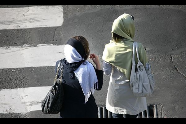 مشغول بی‌حجابی باشید تا راحت‌تر اختلاس کنیم!/بی‌حجابی و بی بندوباری نسخه آمریکایی برای ایران