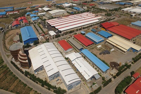 اسناد مالکیت برای اراضی صنعتی قم صادر شد