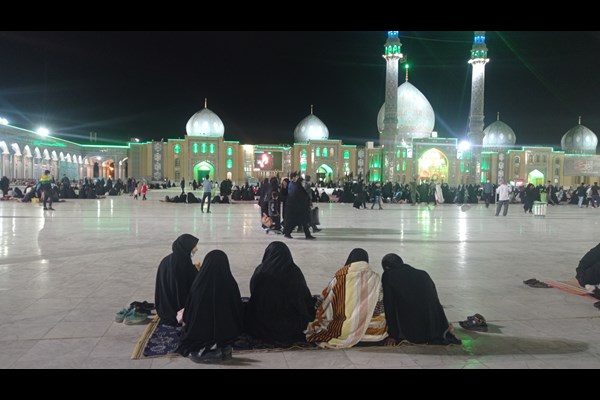 حال و هوای مسجد مقدس جمکران در شب شهادت امام حسن عسکری(ع) 