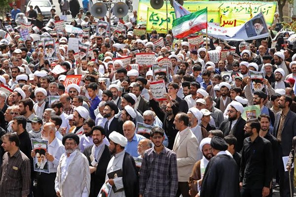 مردم قم در سالروز قیام خونین ۱۵خرداد راهپیمایی می کنند