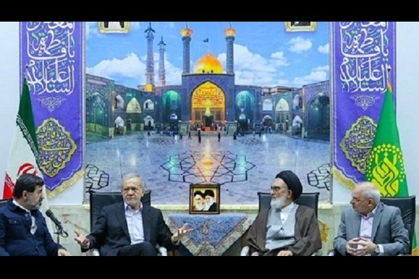 پزشکیان وارد قم شد