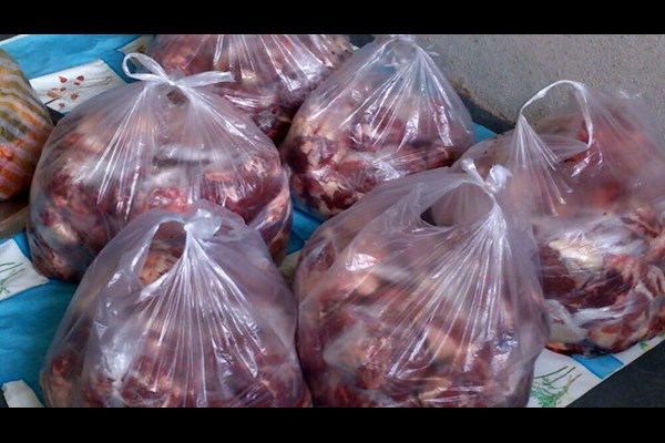 توزیع گوشت قربانی میان ۶ هزار خانواده نیازمند در 5 استان