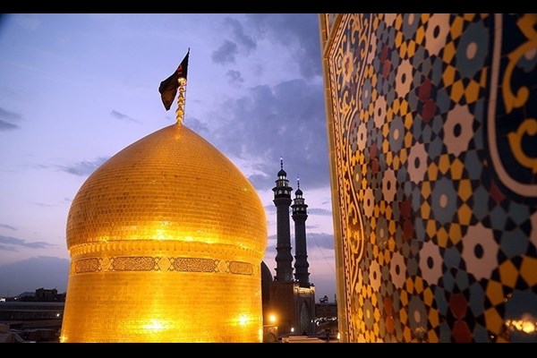  پرچم گنبد حضرت معصومه(س) تعویض و سیاه‌پوش شد 