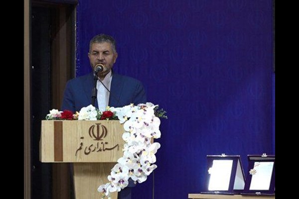 تجلیل از ۱۶ دانش آموز قمی مدال آور در جشنواره‌های علمی و المپیاد‌های دانش آموزی