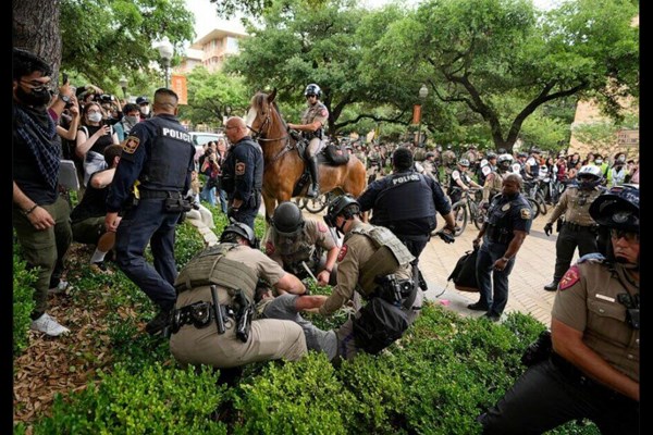   برخورد پلیس آمریکا با دانشگاهیان شرم‌آور است