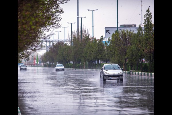 بارش باران به‌صورت متناوب در قم ادامه دارد