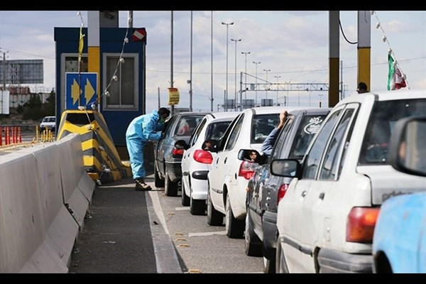  ‌هلال احمر و بسیج در مبادی ورودی شهر قم از مسافران تست غربالگری کرونا می‌گیرند 