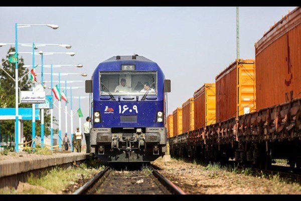 طرح اتصال سیلو به راه آهن قم تا پایان امسال به بهره برداری می رسد