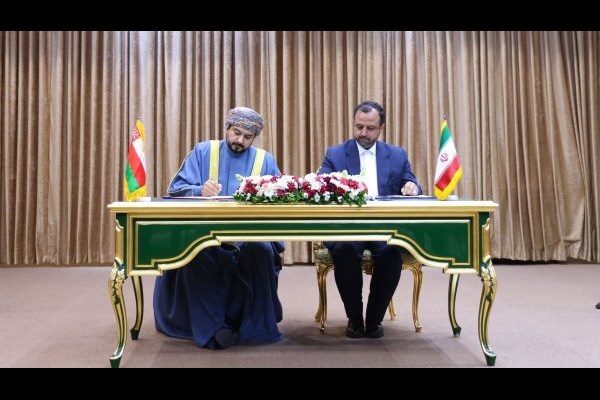 امضای ۴ سند همکاری میان ایران و عمان 