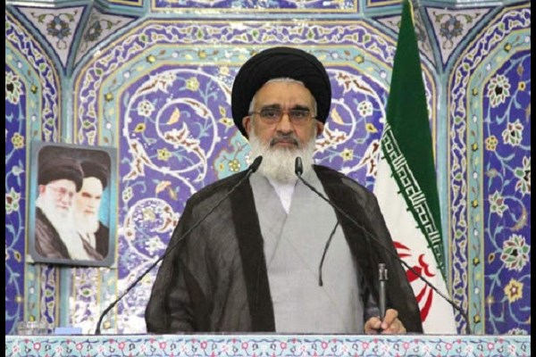 ملت ایران هیچگاه از مسیر امام حسین(ع) جدا نخواهند شد