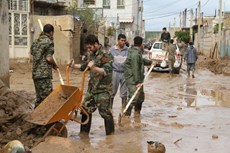 حضور جهادگران در پل دختر و کمک رسانی به سیل زدگان