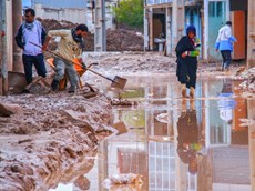 حضور جهادگران در پل دختر و کمک رسانی به سیل زدگان